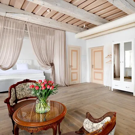 Nurmuizas Viesnica Hotel *